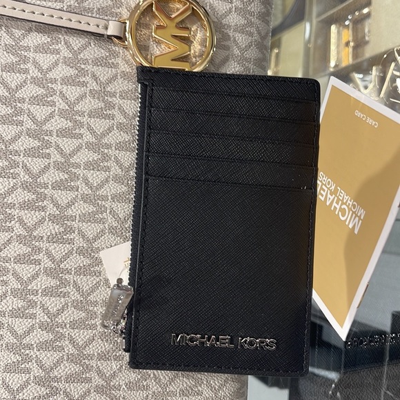 MICHAEL KORS
Jet Set Travel Medium Top Zip Leather Card Case Wallet 
Black 
NWT - Picture 15 of 16